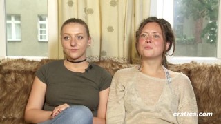 Ersties: Sofie macht erste Erfahrung mit einem Mädel und direkt vor Kamera