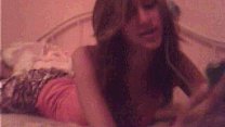 Girl fingers herself on cam